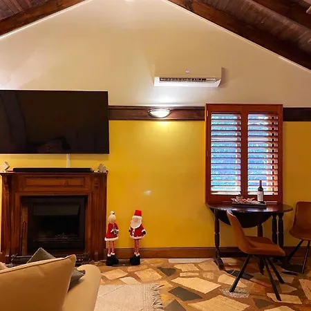 The Gamekeepers Spa Cottage In Tamborine Mountain Exterior photo